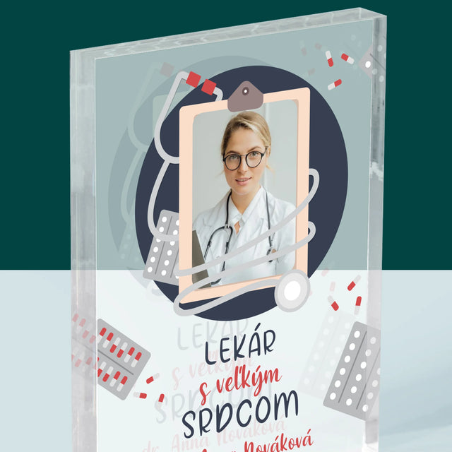 Fotografia A Podpis: Lekár S Veľkým Srdcom - Akrylový Blok (Vertikálne)