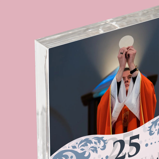 Fotografia A Podpis: Jubileum Služby Bohu A Ľuďom - Akrylový Blok (Vertikálne)