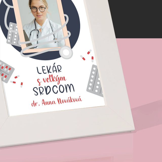 Fotografia A Podpis: Lekár S Veľkým Srdcom - Rámček Na Fotografiu (Vertikálne)
