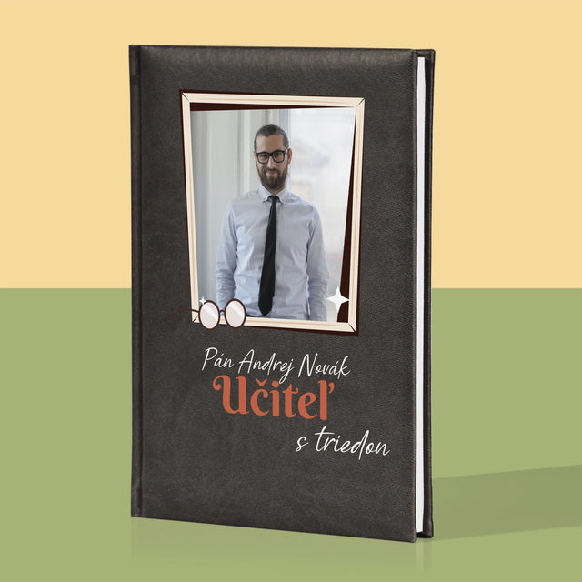 Fotografia A Podpis: Učiteľ S Triedou - Zápisník