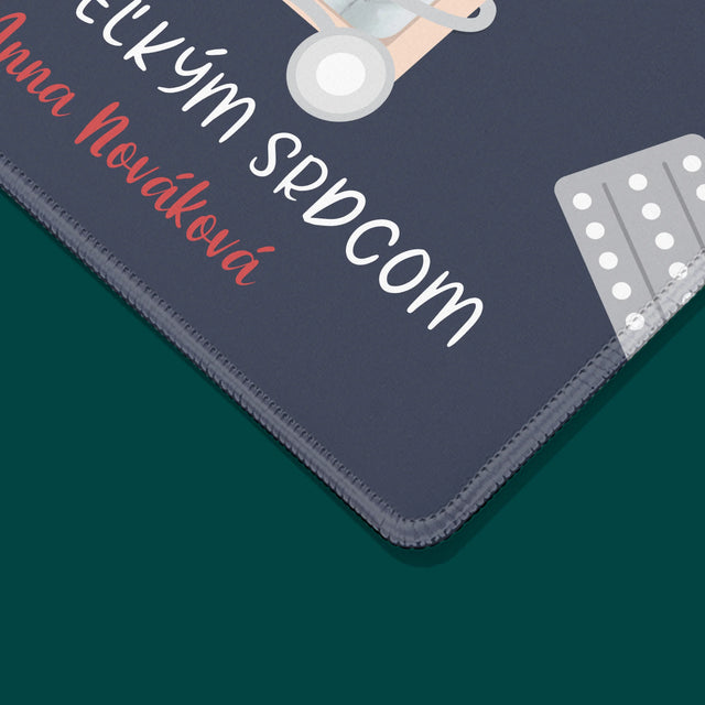 Fotografia A Podpis: Lekár S Veľkým Srdcom - Podložka Pod Myš