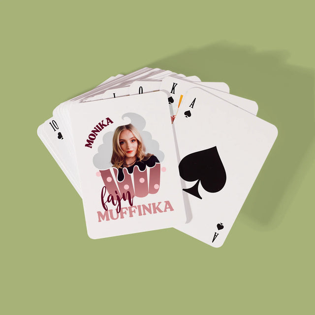 Fotografia A Podpis: Fajn Muffinka - Hracie Karty