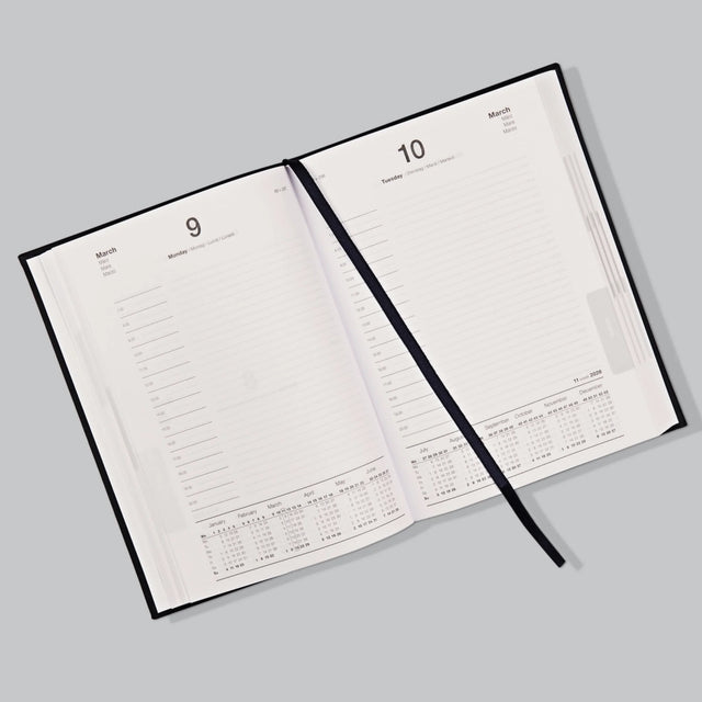 Slovo Z Fotografií: Kňaz Z Povolania - Knižný Kalendár