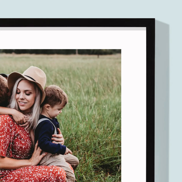 Fotografia A Podpis: Ľúbime Ťa Mami - Zarámováná Tlač 30X40 (Vertikálne)