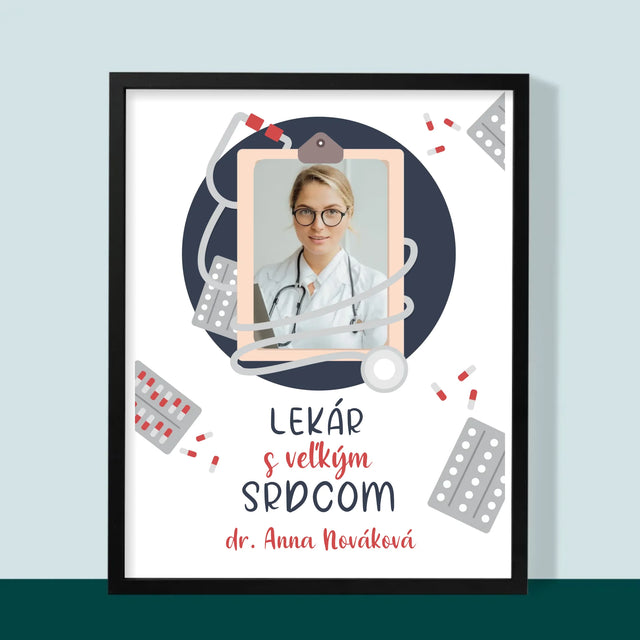 Fotografia A Podpis: Lekár S Veľkým Srdcom - Zarámováná Tlač 30X40 (Vertikálne)
