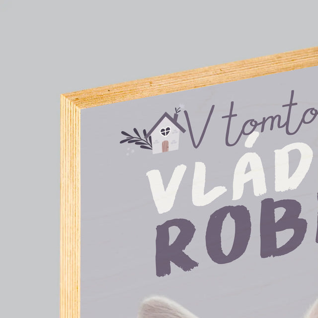 Fotografia A Podpis: V Tomto Dome Vládne Zviera - Tlač Na Drevo (Vertikálne)
