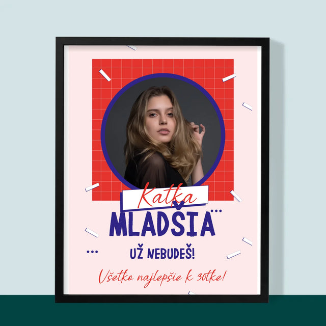 Fotografia A Podpis: Mladšia Už Nebudeš - Zarámováná Tlač 30X40 (Vertikálne)
