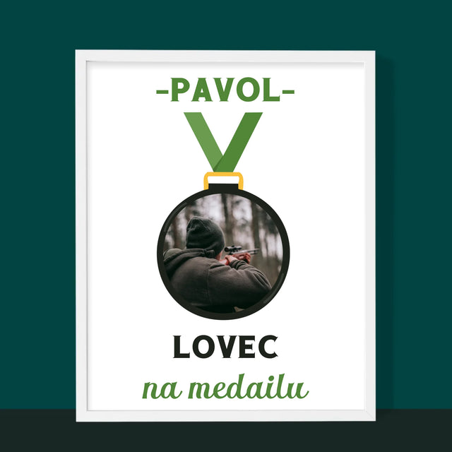 Fotografia A Podpis: Lovec Na Medailu - Zarámováná Tlač 30X40 (Vertikálne)