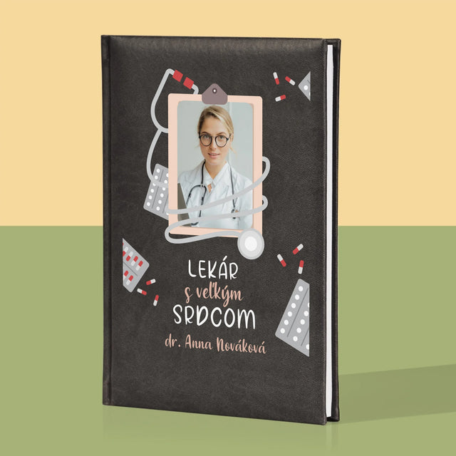 Fotografia A Podpis: Lekár S Veľkým Srdcom - Zápisník