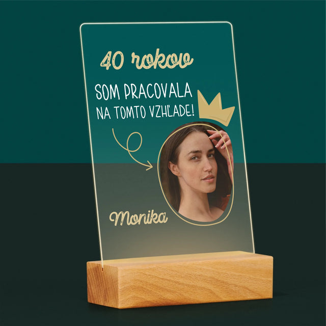 Fotografia A Podpis: Na Tomto Vzhľade Som Pracovala 40 Rokov - Tlač Na Akrylové Sklo 