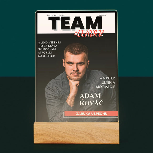 Obálka Časopisu: Team Leader - Tlač Na Akrylové Sklo 