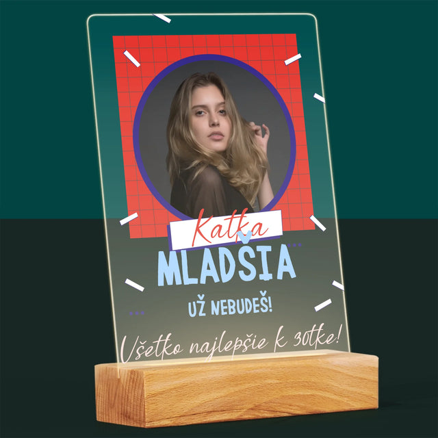 Fotografia A Podpis: Mladšia Už Nebudeš - Tlač Na Akrylové Sklo 