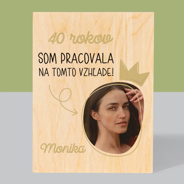 Fotografia A Podpis: Na Tomto Vzhľade Som Pracovala 40 Rokov - Tlač Na Drevo (Vertikálne)
