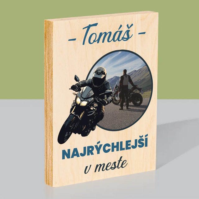 Fotografia A Podpis: Najrýchlejší V Meste - Tlač Na Drevo (Vertikálne)