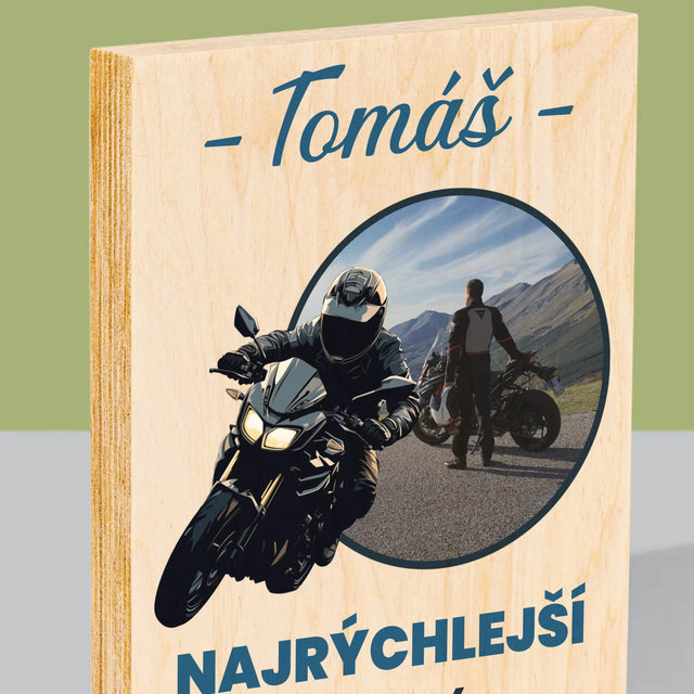 Fotografia A Podpis: Najrýchlejší V Meste - Tlač Na Drevo (Vertikálne)