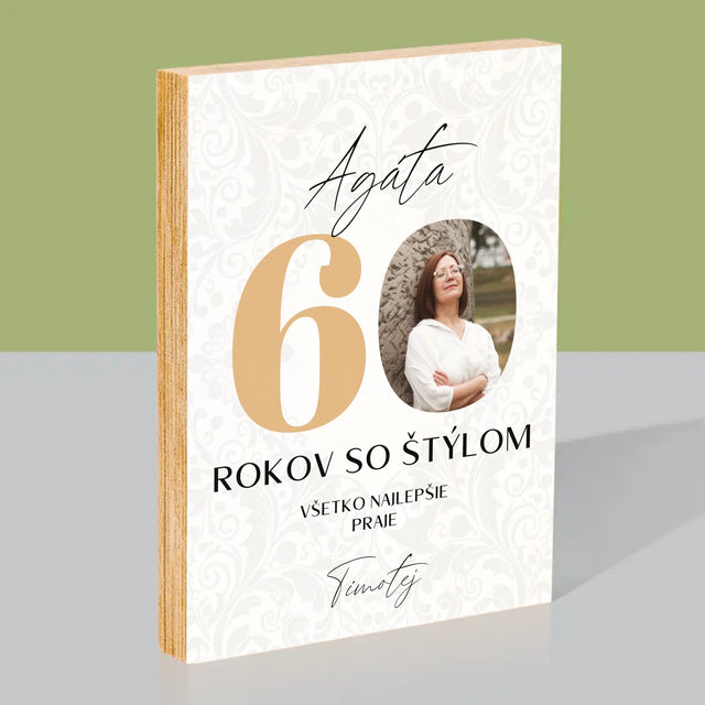 Fotografia A Podpis: 60 Rokov So Štýlom - Tlač Na Drevo (Vertikálne)