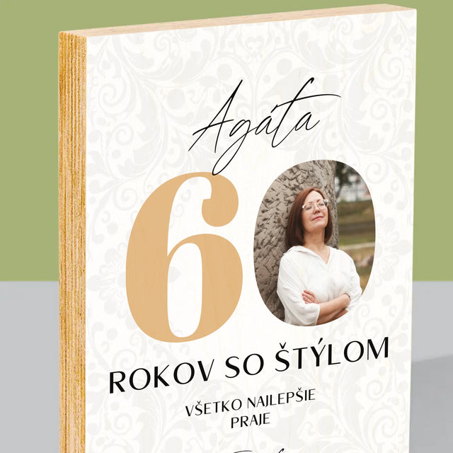 Fotografia A Podpis: 60 Rokov So Štýlom - Tlač Na Drevo (Vertikálne)