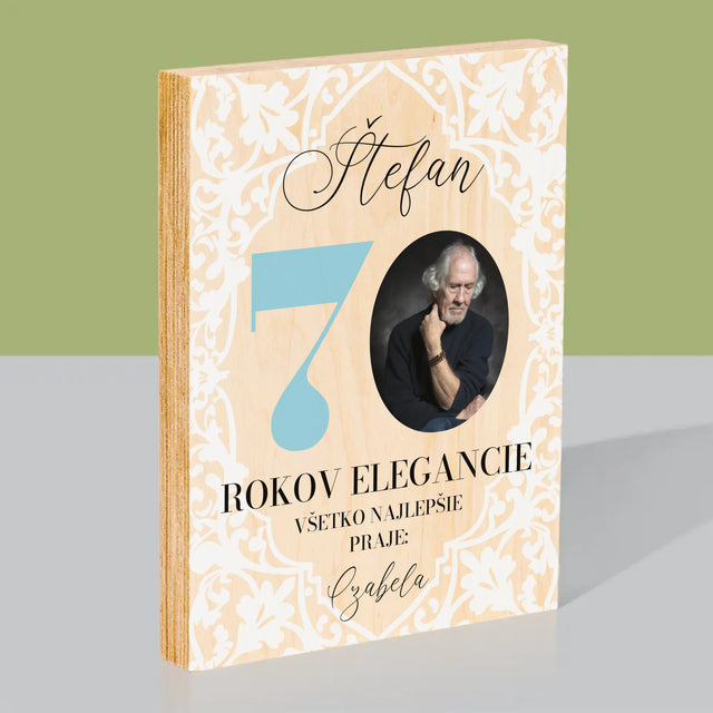 Fotografia A Podpis: 70 Rokov Elegancie - Tlač Na Drevo (Vertikálne)