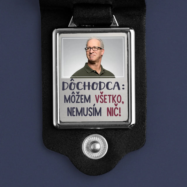 Fotografia A Podpis: Dôchodca Môže Všetko - Kožená Kľúčenka S Fotografiou