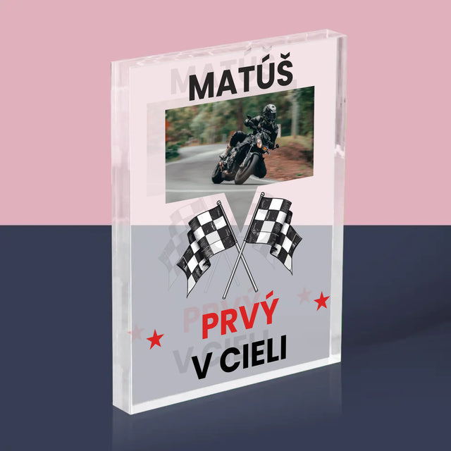 Fotografia A Podpis: Prvý V Cieli - Akrylový Blok (Vertikálne)