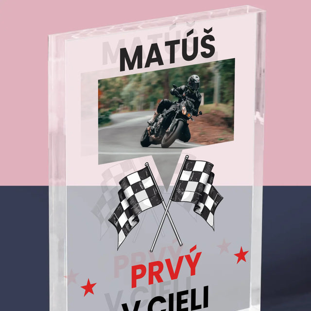Fotografia A Podpis: Prvý V Cieli - Akrylový Blok (Vertikálne)