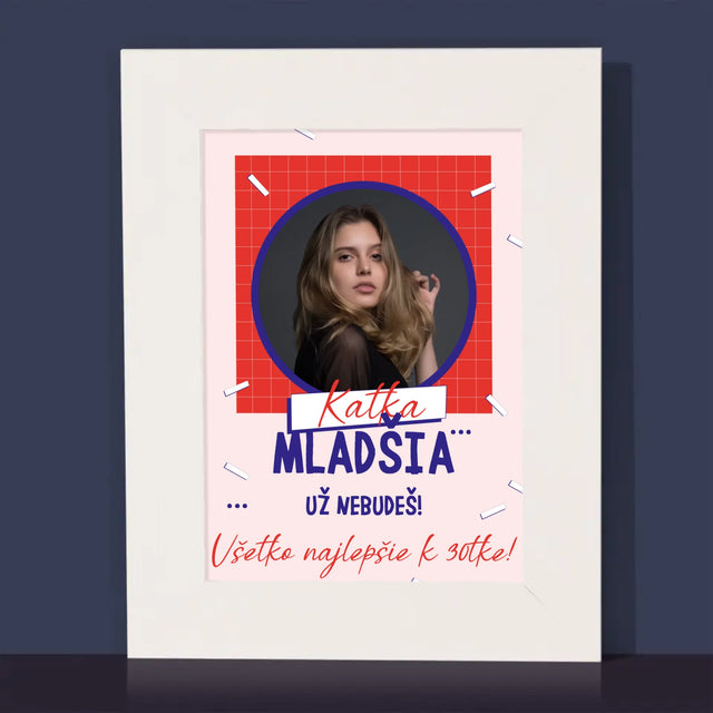 Fotografia A Podpis: Mladšia Už Nebudeš - Rámček Na Fotografiu (Vertikálne)