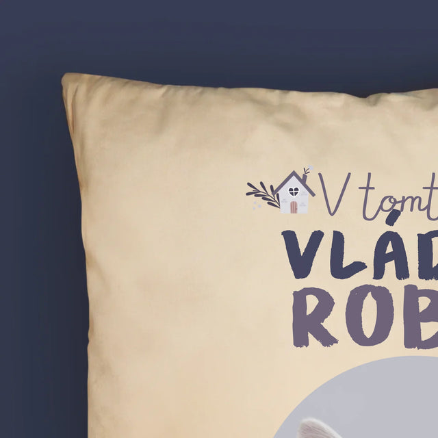 Fotografia A Podpis: V Tomto Dome Vládne Zviera - Vankúš 