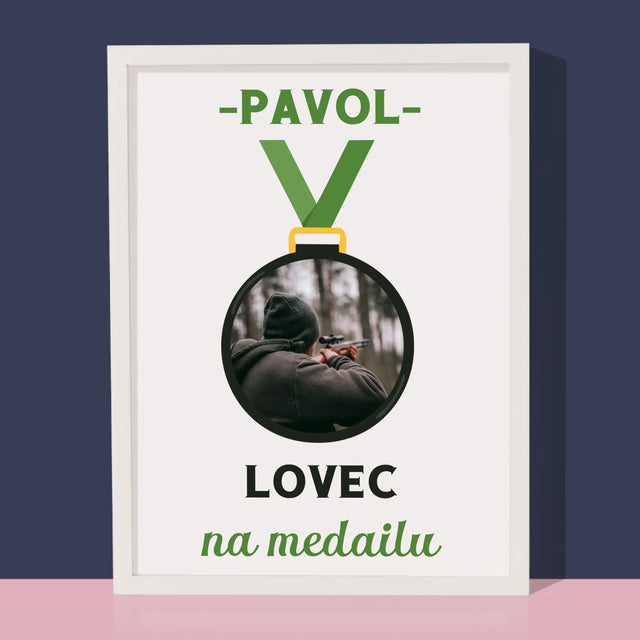 Fotografia A Podpis: Lovec Na Medailu - Zarámováná Tlač 30X40 (Vertikálne)
